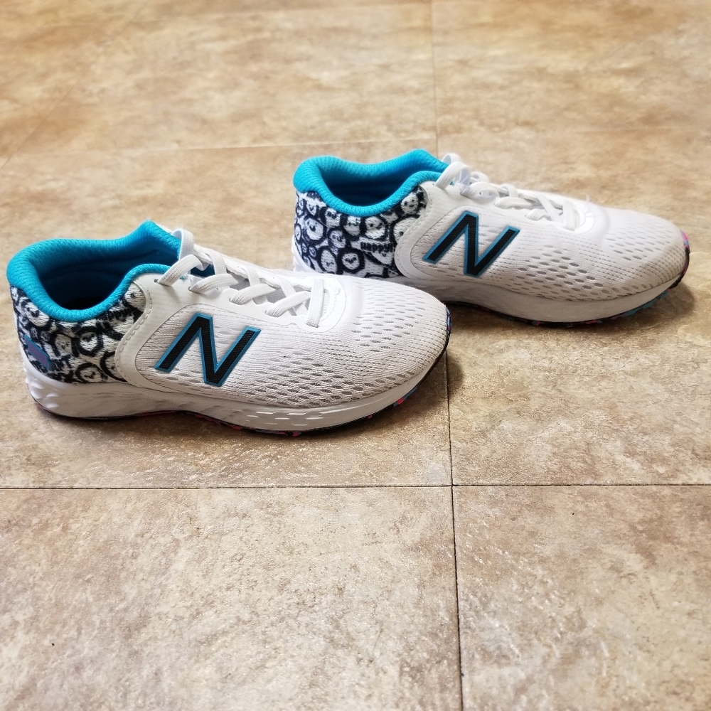 New Balance - Picture 3 of 4